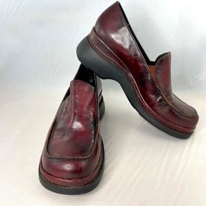 Clarks Women’s Maroon Leather Shoe 7.5 Slip On Closed Toe